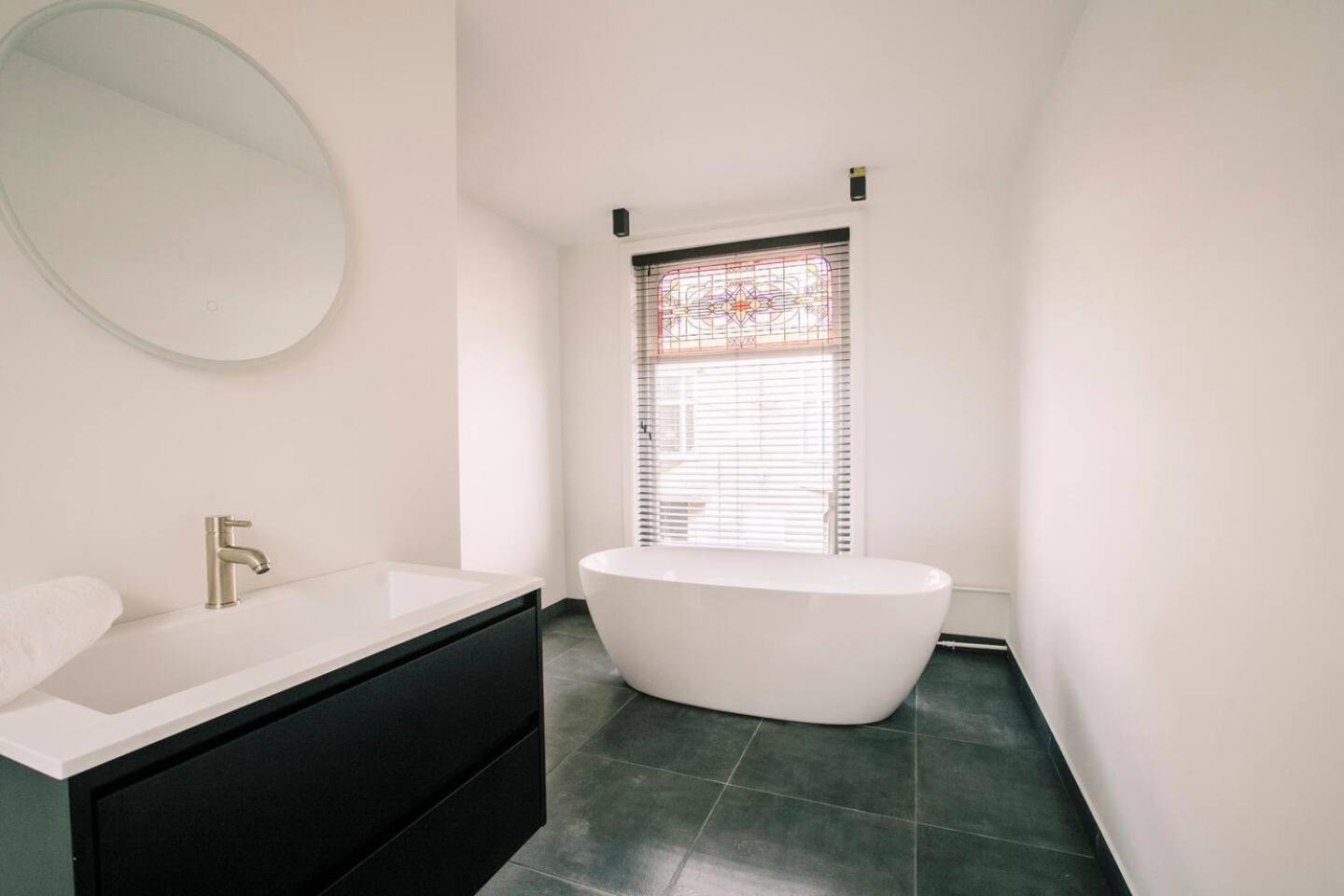 Xxl Loft With Bath Located Stadsvilla Tilburg Luaran gambar