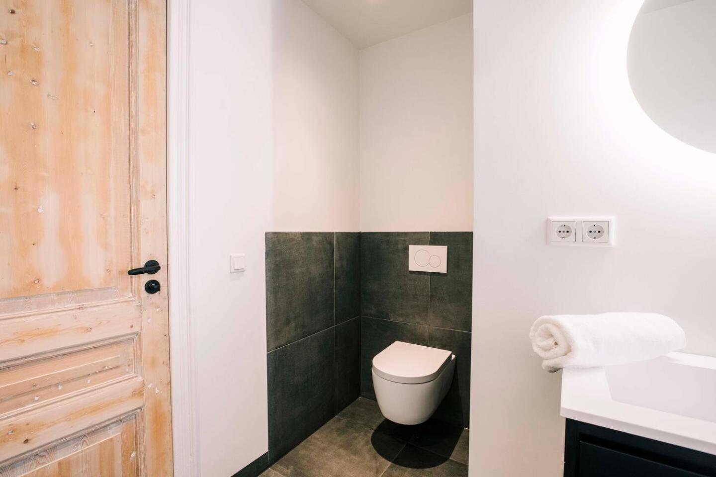 Xxl Loft With Bath Located Stadsvilla Tilburg Luaran gambar