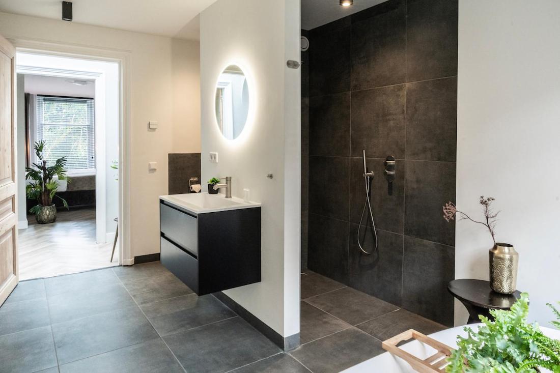 Xxl Loft With Bath Located Stadsvilla Tilburg Luaran gambar