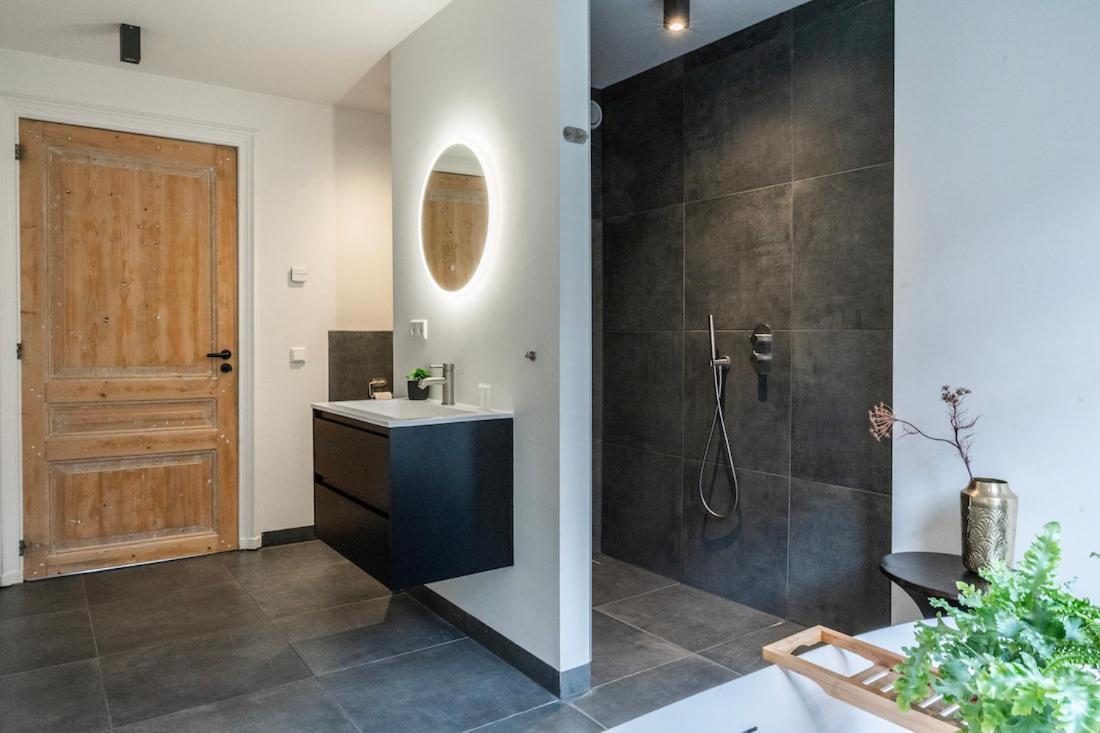 Xxl Loft With Bath Located Stadsvilla Tilburg Luaran gambar