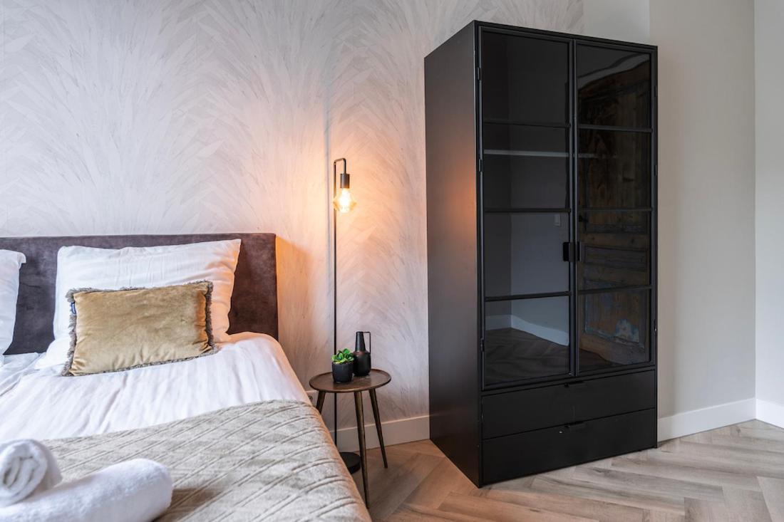 Xxl Loft With Bath Located Stadsvilla Tilburg Luaran gambar