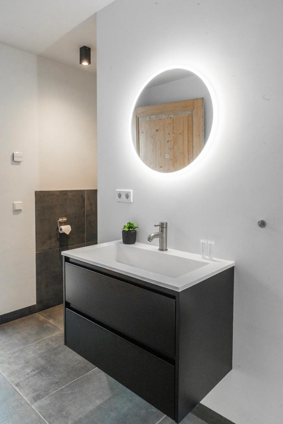 Xxl Loft With Bath Located Stadsvilla Tilburg Luaran gambar