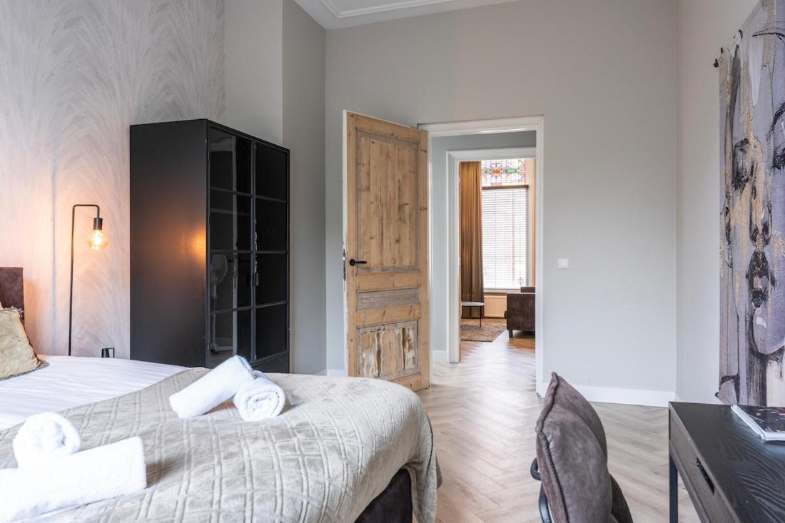 Xxl Loft With Bath Located Stadsvilla Tilburg Luaran gambar